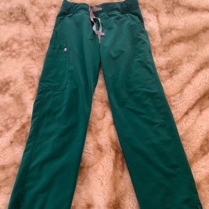 Figs small kade cargo pants. Hunter green